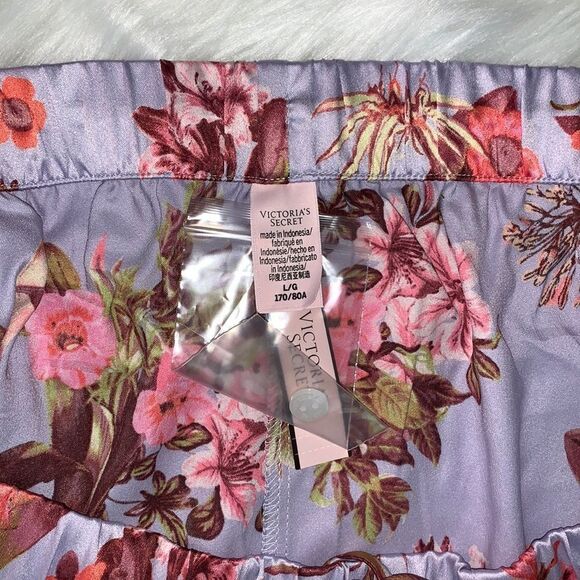 VICTORIA'S SECRET
Satin Short Pajama’s Set - Picture 11 of 16